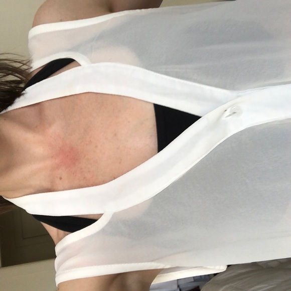 White shoulder cutout button-down blouse - Picture 6 of 7